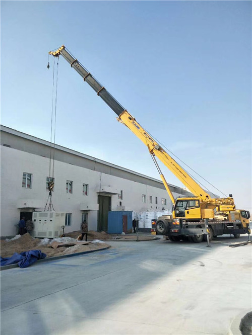 金山区“超载就喊停”—— 吊车的 “重量保镖” 技术