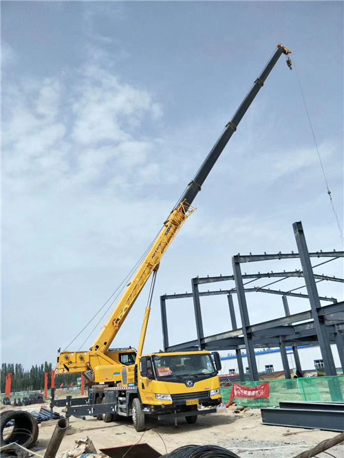 金山区超高层建筑钢结构吊装案例